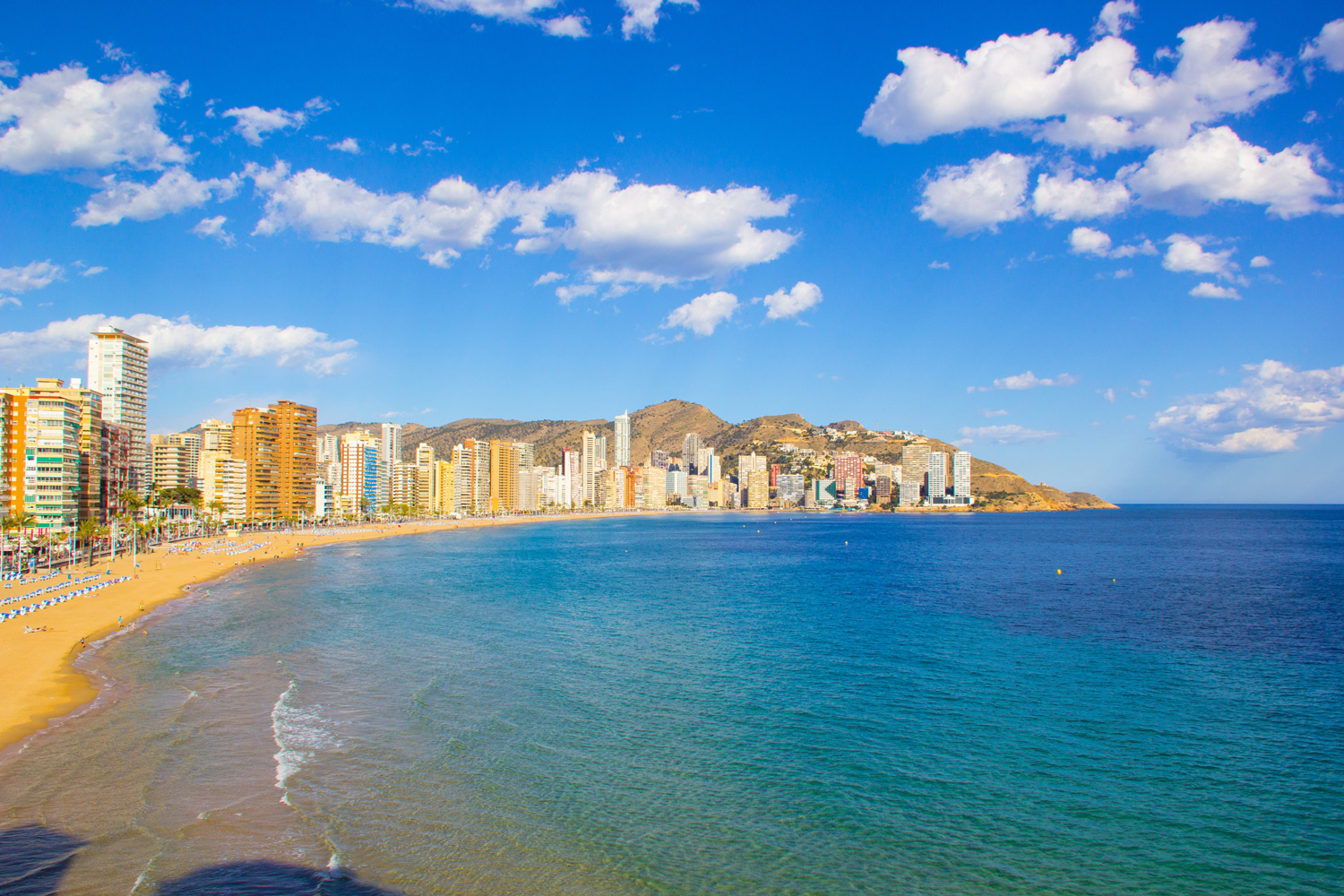 🏖️ Лучшие пляжи Бенидорма: Откройте для себя самые красивые уголки